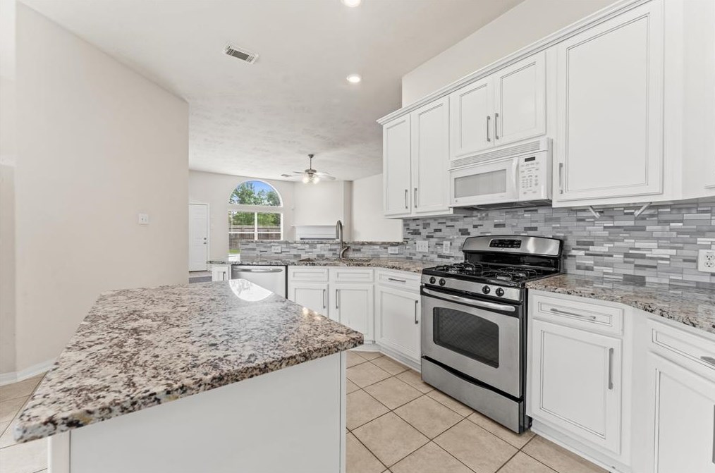 12043 Bogey Way, Pearland TX  exterior