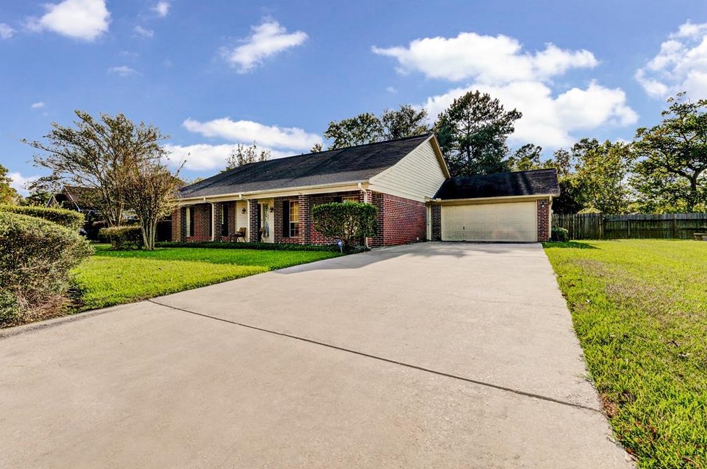 6445 Durango Dr, Beaumont, TX 77708