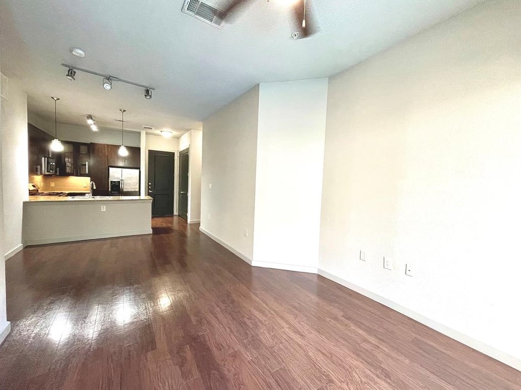 2525 Mccue Rd #420, Houston, TX 77056