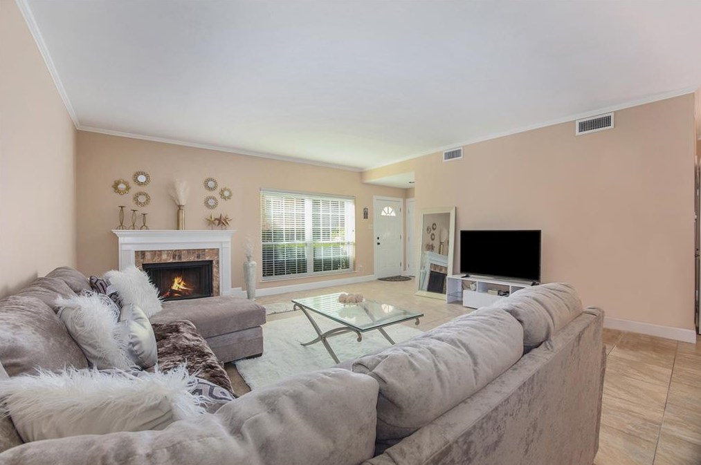 600 Wilcrest Dr Apt 20, Houston, TX 77042