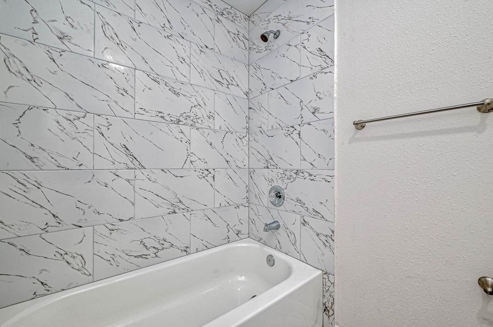 6419 Mohawk St, Houston TX 77016-2002 exterior