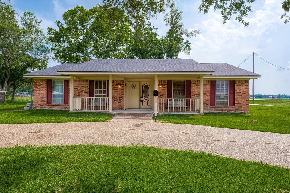 5402 Rancho Dr, Needville, TX 77461-8830