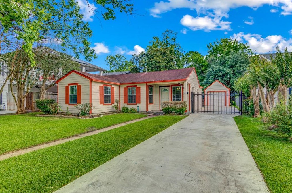 7618 Moss Rose St, Houston, TX 77012-3509
