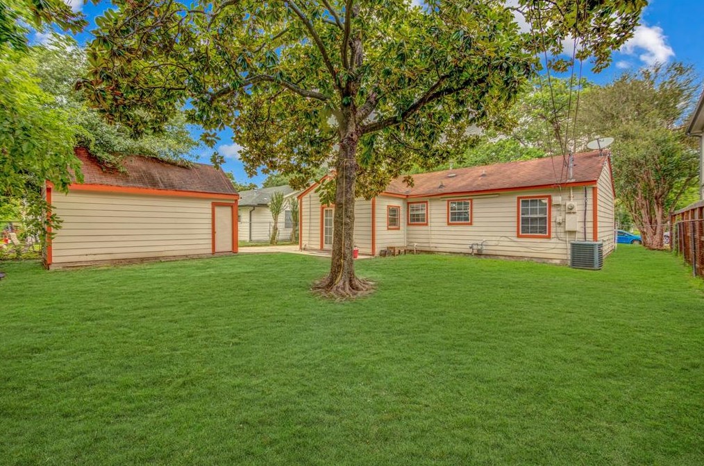 7618 Mossrose, Houston TX  77087-2603 exterior