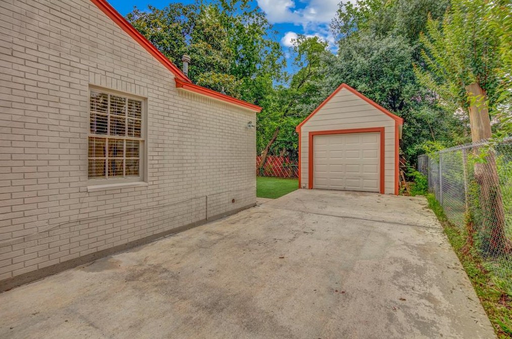 7618 Moss Rose St, Houston TX  77012-3509 exterior