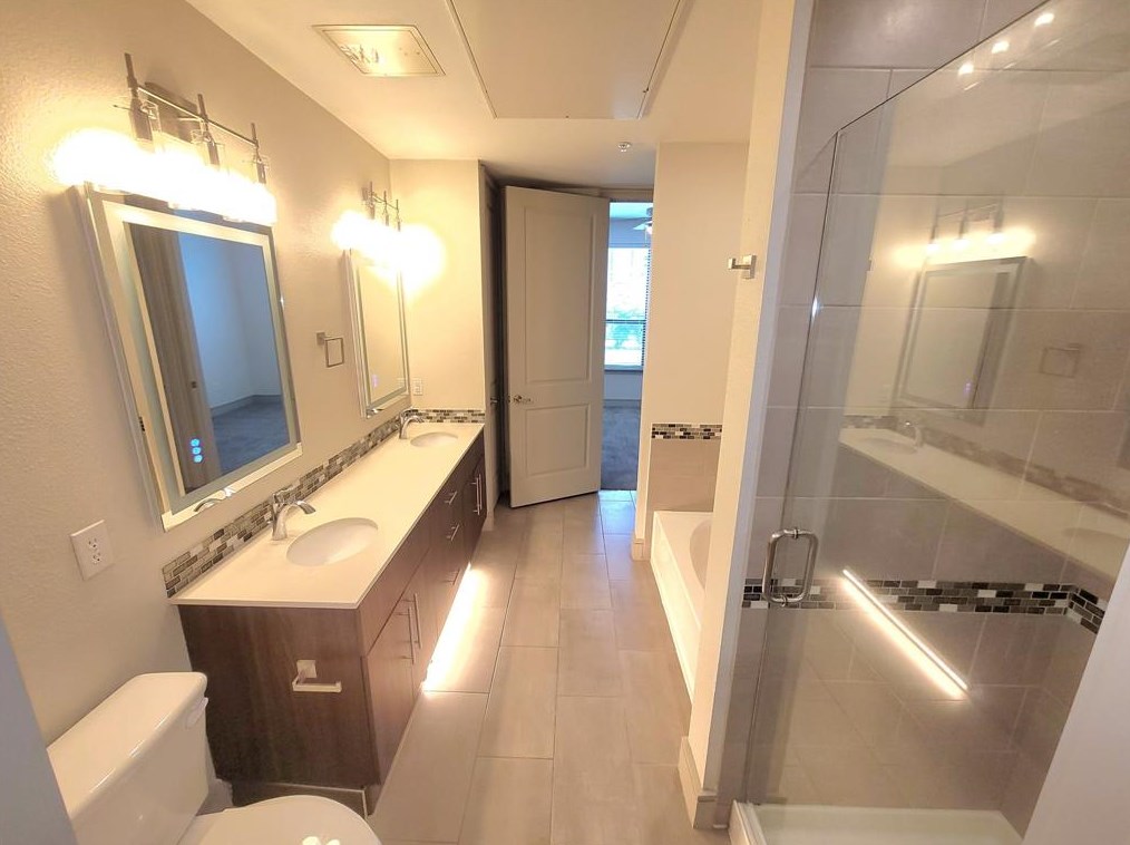 1800 St Joseph Pkwy, Houston TX  77003-5006 exterior