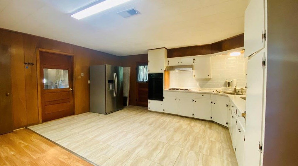 9326 Hwy 6, Hitchcock, TX 77563