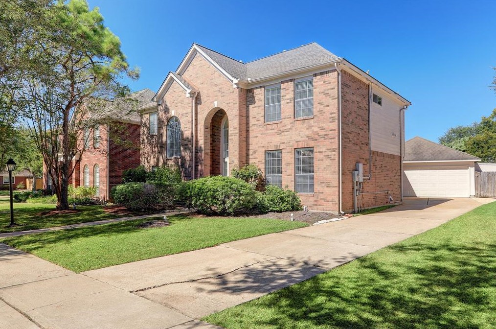 2040 Lodge Crest Ct, League City, TX 77573-3939