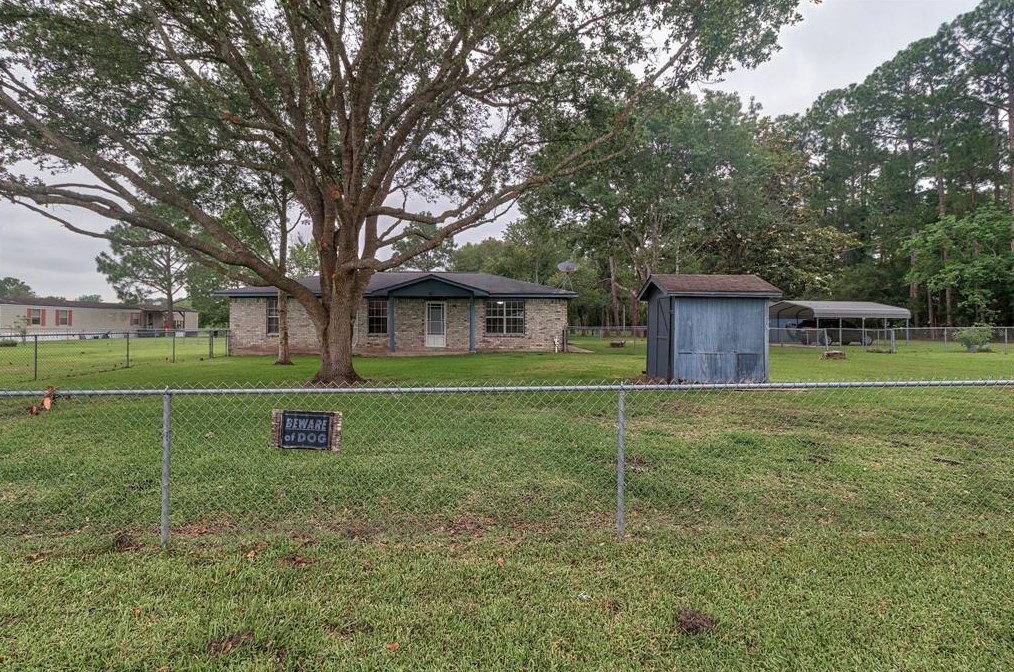 17602 Fir Rd, Alvin, TX 77511-8406
