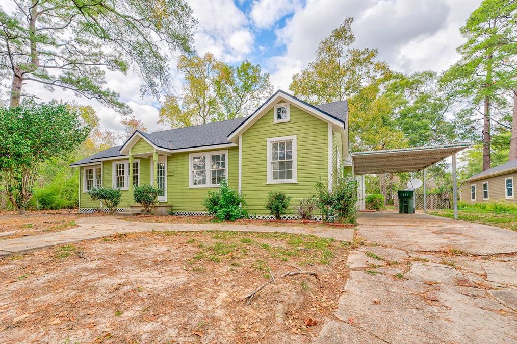 944 College St, Beech Grove, TX 75951
