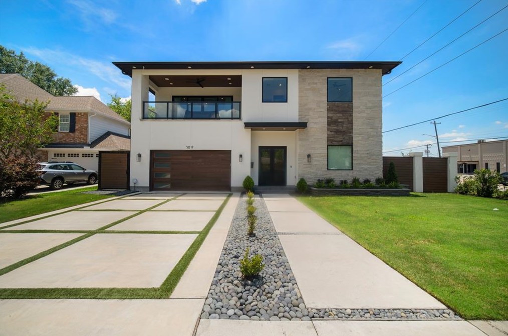 5017 Imperial St, Bellaire, TX 77401