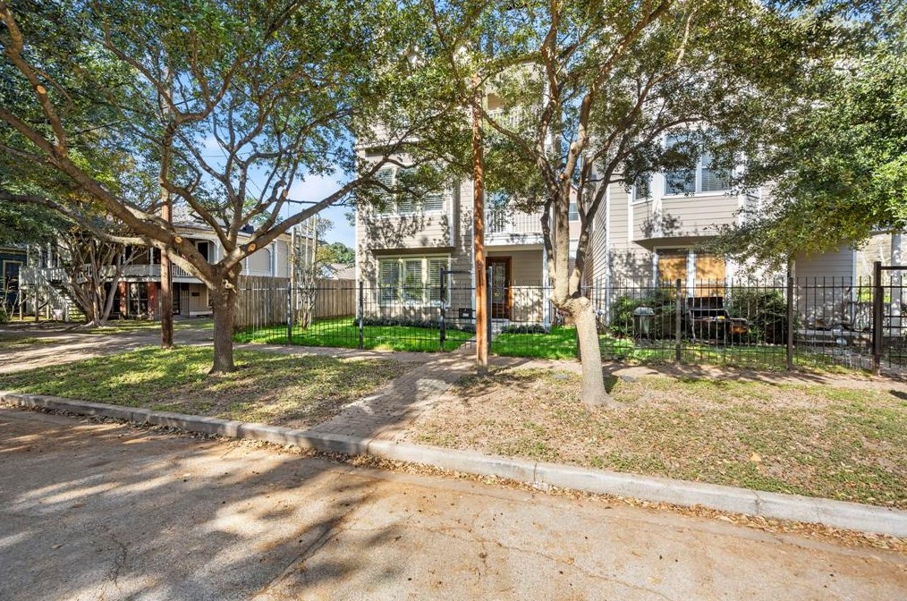 2106 State St, Houston, TX 77007