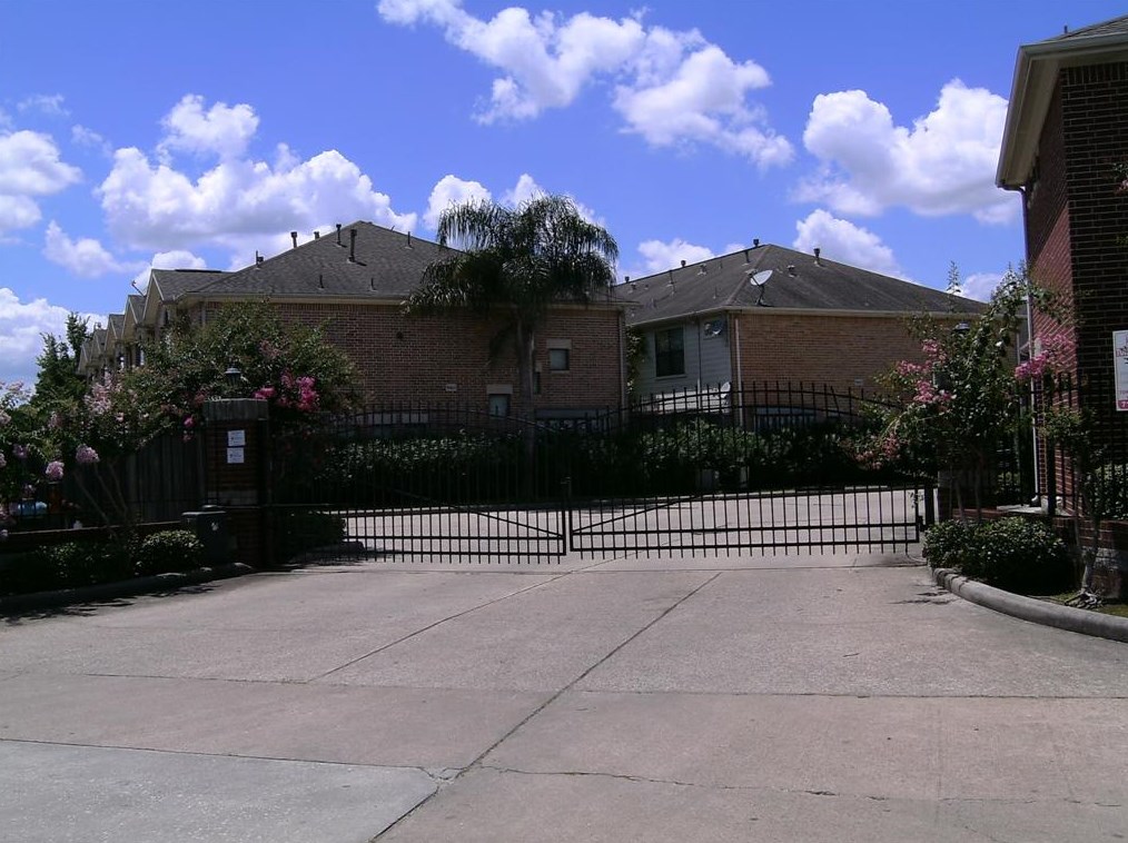5941 South Loop E #104, Houston, TX 77033