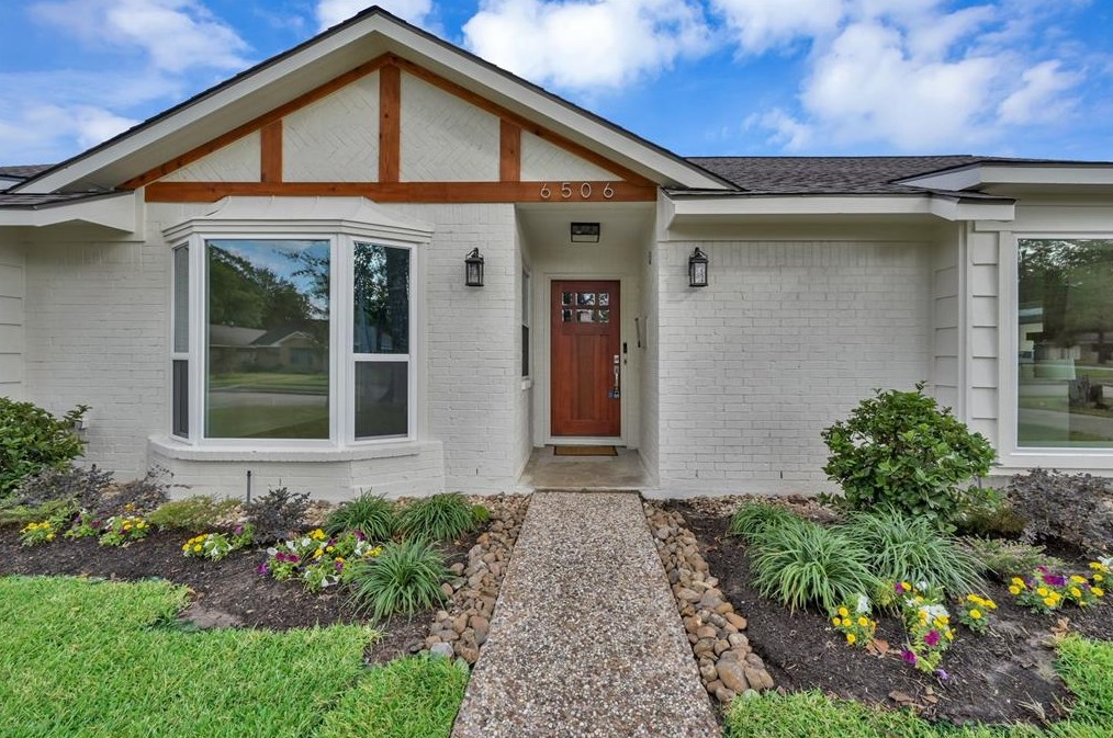 6506 Kury Ln, Houston, TX 77008-5107