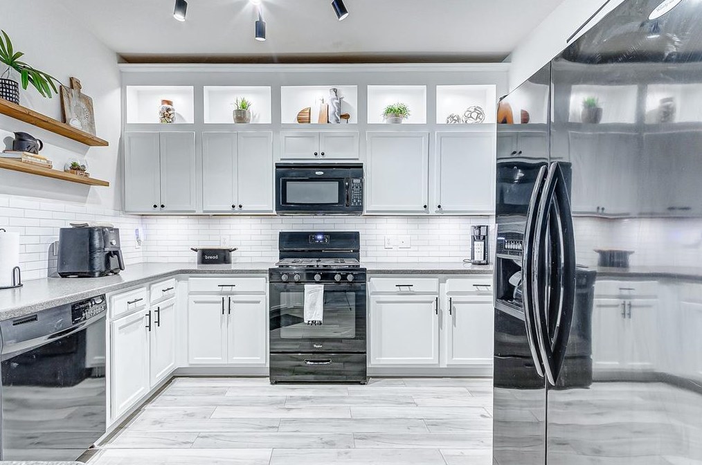 8103 Singing Sonnet Ln, Houston, TX 77072
