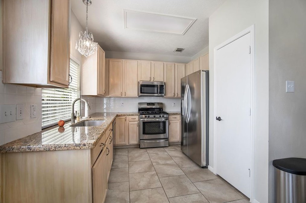 9731 Grn Vly Ln, Houston TX  77064-3834 exterior