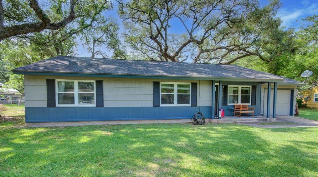 120 Chinaberry St, Richwood, TX 77566