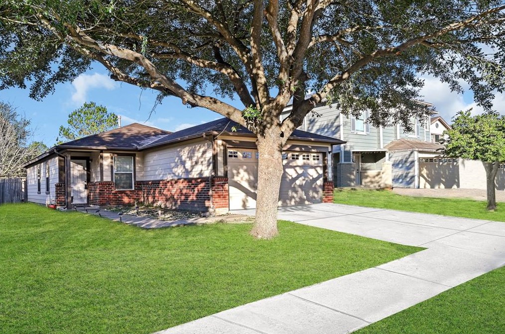 8510 Village Hollow Ln, Houston, TX 77072-5653