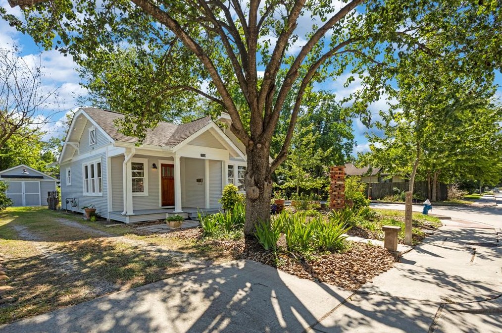 1102 Tabor St, Houston, TX 77009-3028