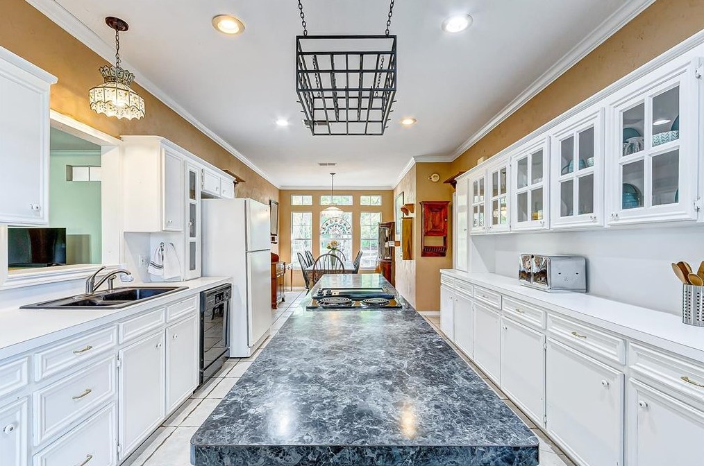 601 Piney Creek Rd, Bellvue, TX 77418