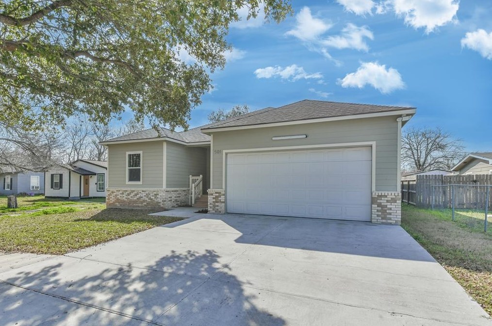 501 Francis St, Baytown TX  77520-2778 exterior