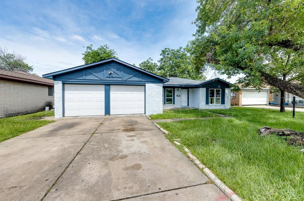 9006 Indian River Dr, Houston, TX 77088-3639