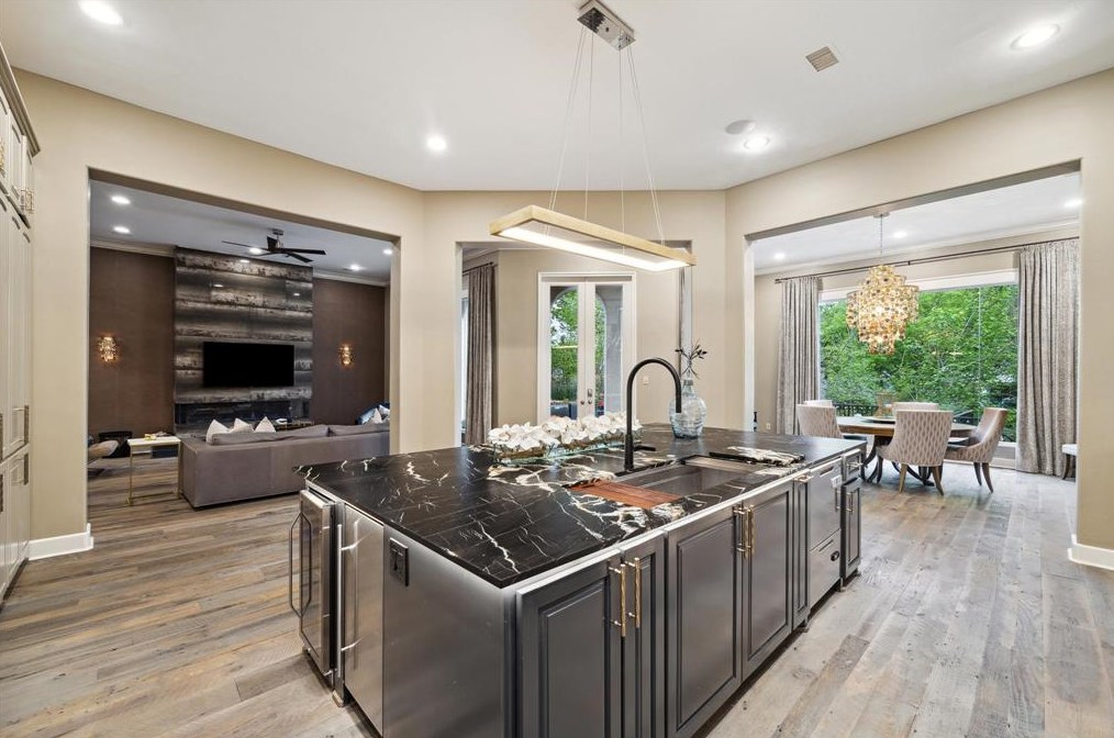 7 Ter, Houston TX  77007-5070 exterior