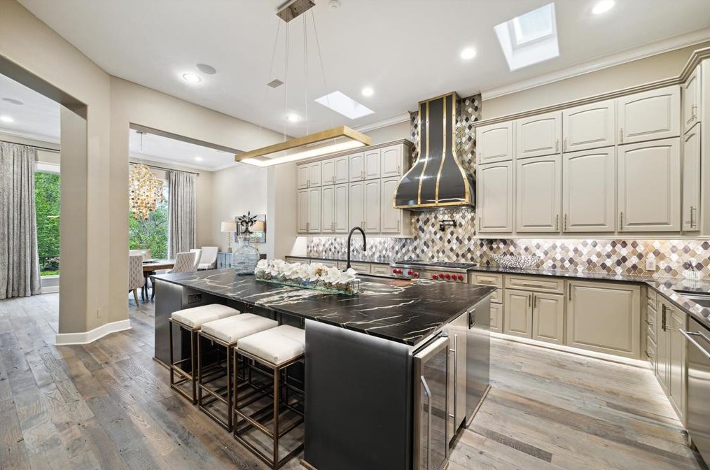 7 Ter, Houston TX  77007-5070 exterior