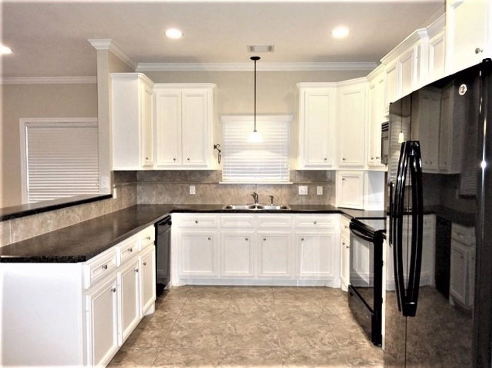 12424 Red Stag Ct, Conroe, TX 77303