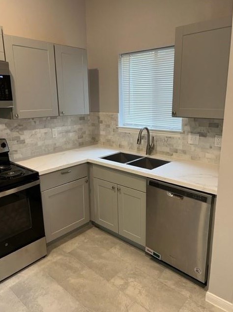 17115 Amber Ridge Dr, Sugar Land, TX 77498