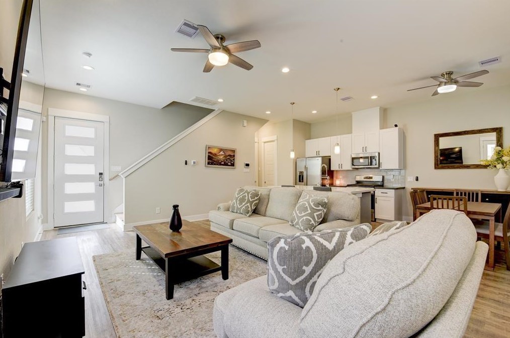 1247 W Tidwell Rd, Houston, TX 77091