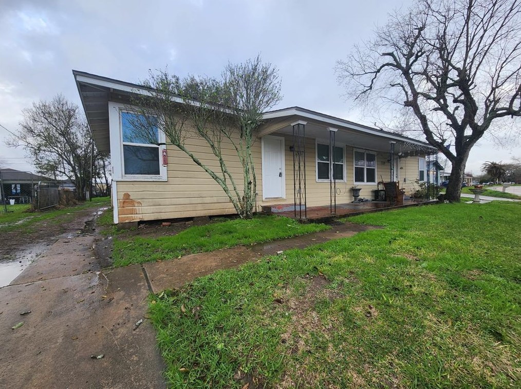 1307 W 10th St #1307, Jones Creek, TX 77541