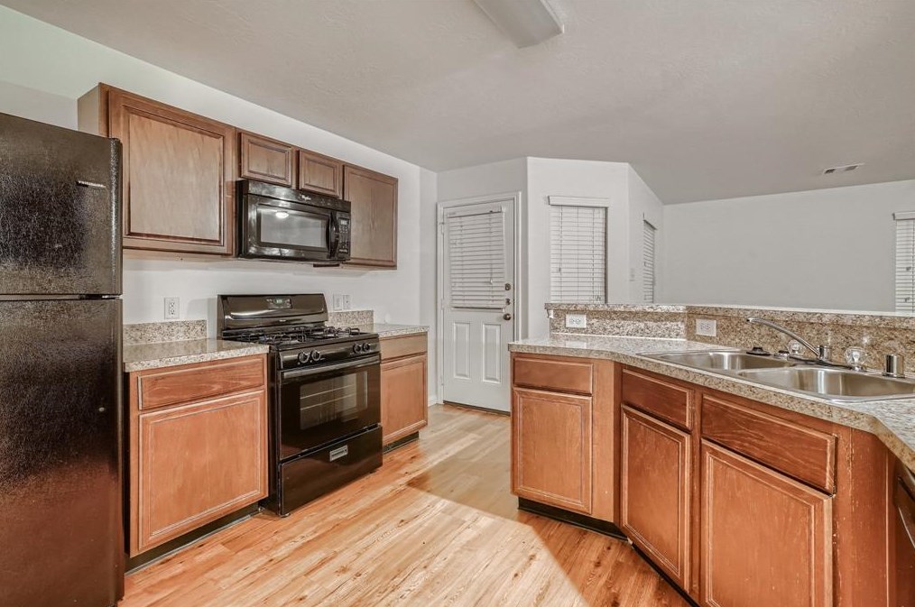 1039 Doubletree Gln Dr, Houston TX  77073-5673 exterior