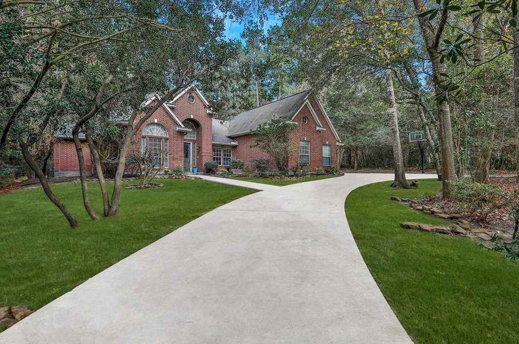 7358 Paradise Valley Dr, Conroe, TX 77304