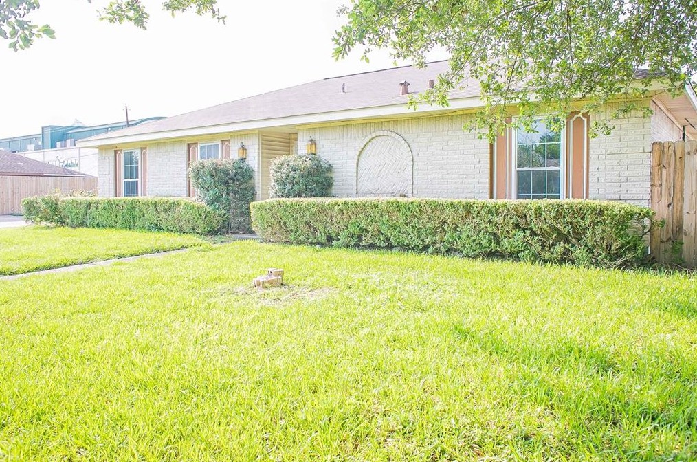 9230 Leader St, Houston, TX 77036-5244