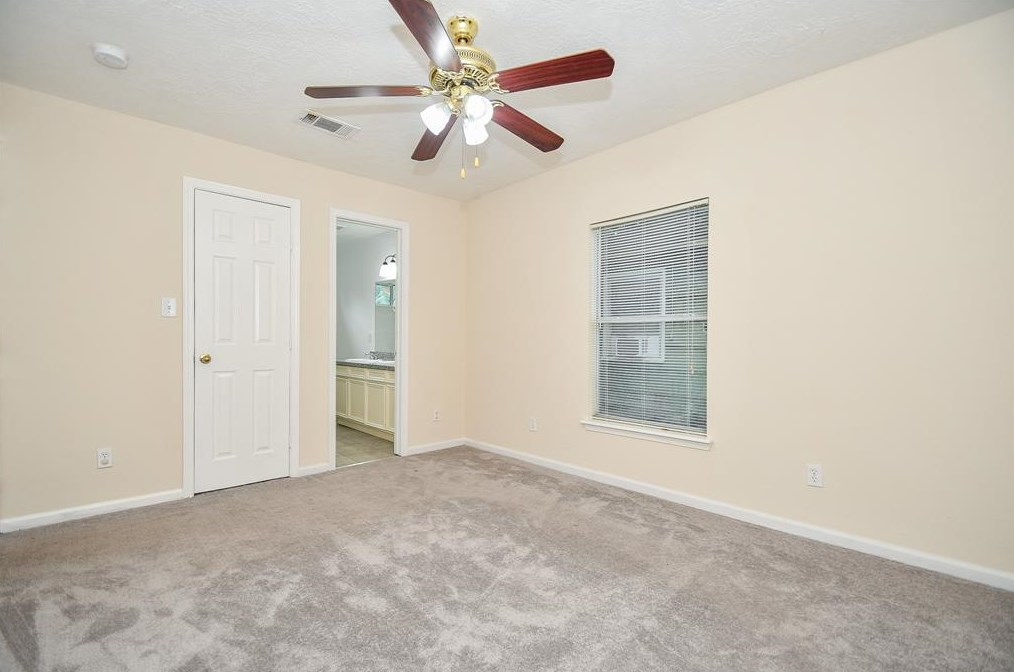 9438 Fairland Dr, Houston TX  77051-3119 exterior