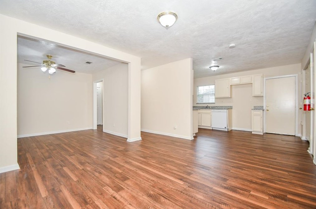 9438 Fairland Dr, Houston TX  77051-3119 exterior
