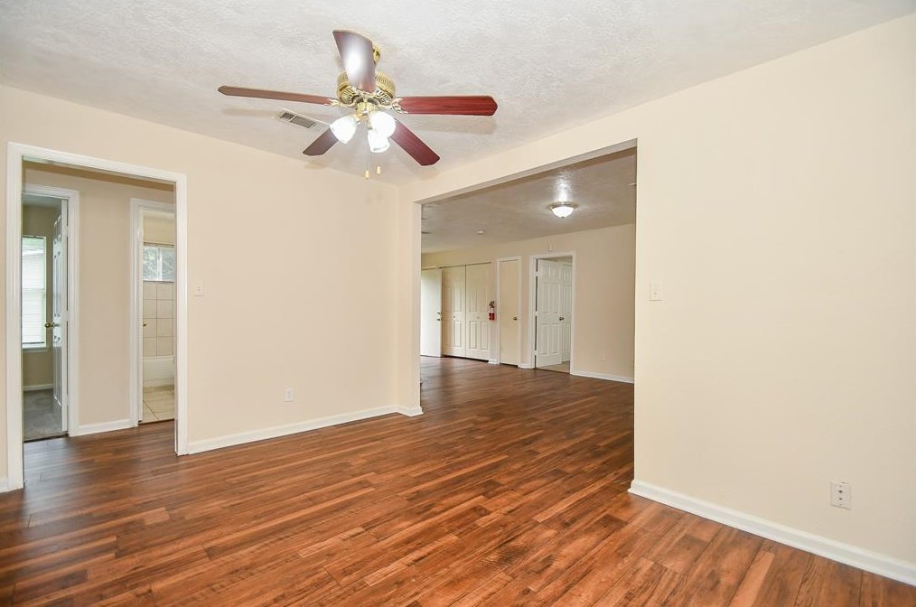 9438 Fairland Dr, Houston TX  77051-3119 exterior