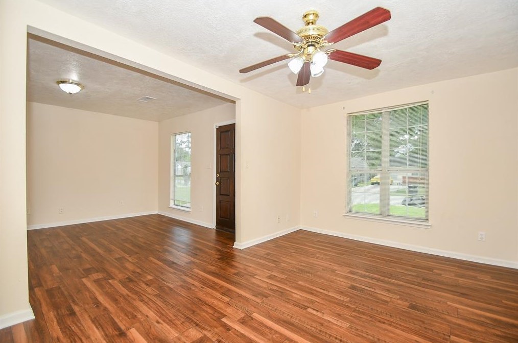 9438 Fairland Dr, Houston TX  77051-3117 exterior