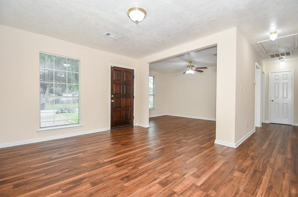 9438 Fairland Dr, Houston TX  77051-3119 exterior
