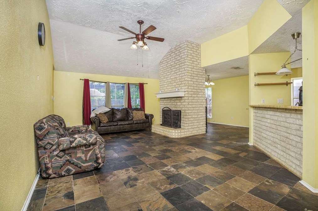 419 Capehill Dr, Houston, TX 77598-2611