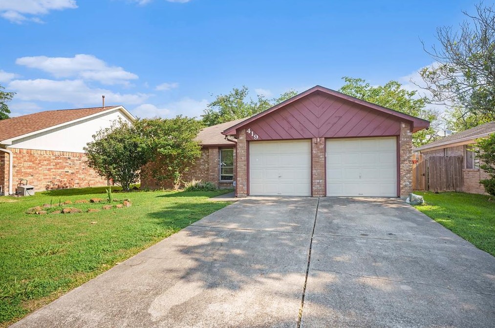 419 Capehill, Houston TX  77598-2611 exterior