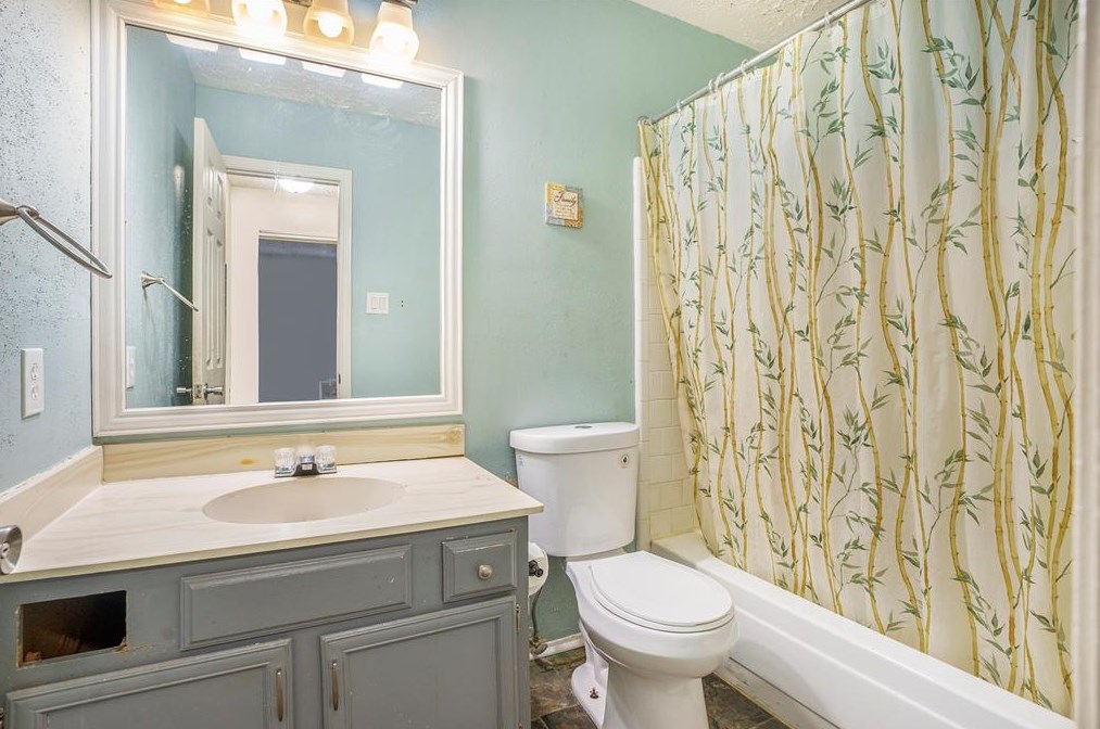 419 Capehill, Houston TX  77598-2611 exterior