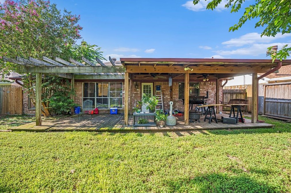 419 Capehill, Houston TX  77598-2611 exterior