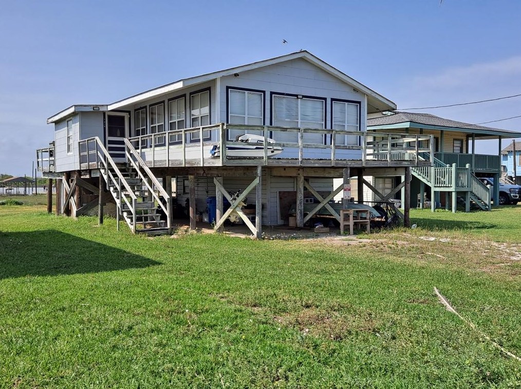 1214 County Road 201, Bay City, TX 77414-5640