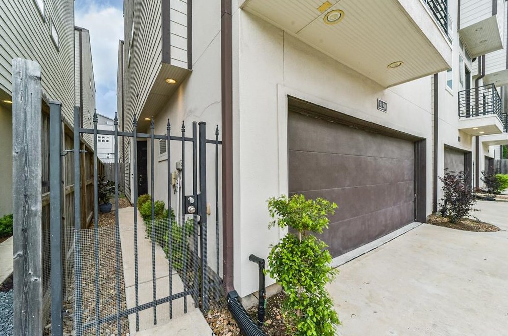 2120 Cohn St, Houston, TX 77007