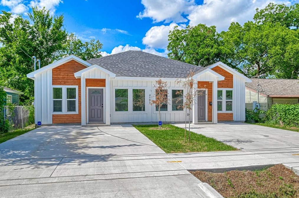 4501 Larkspur St #a/b, Houston, TX 77051
