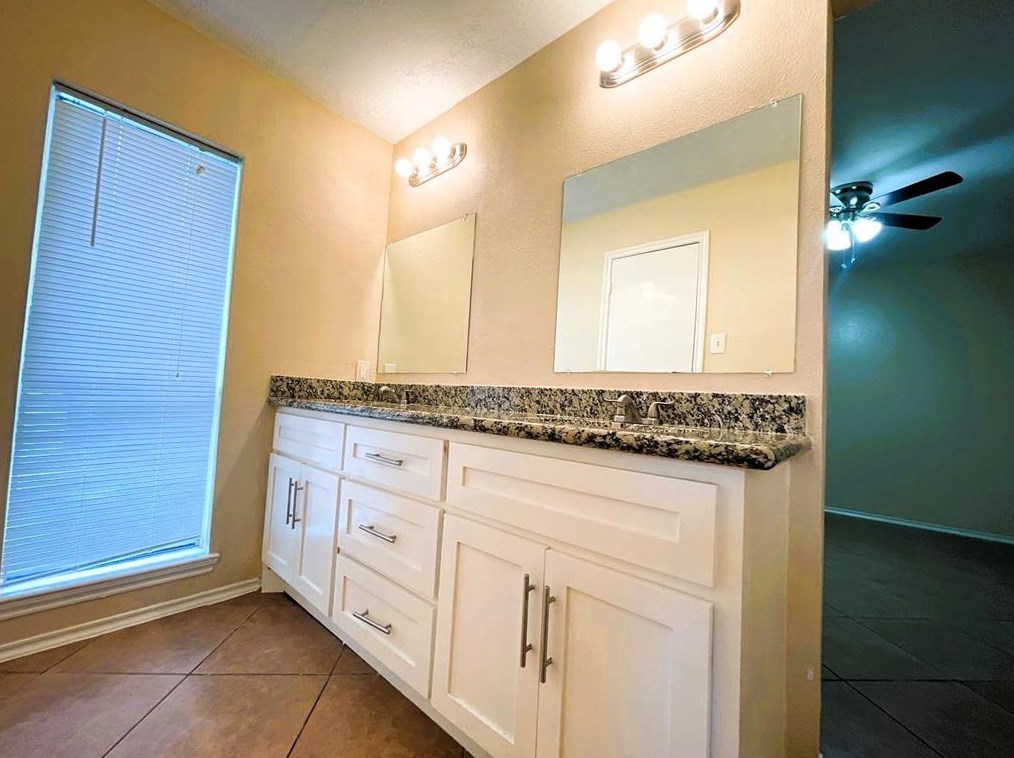 5615 Lynngate Dr, Spring TX  77373-8702 exterior