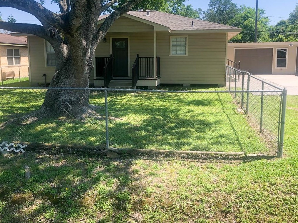 5914 Woodview Dr, Humble, TX 77396