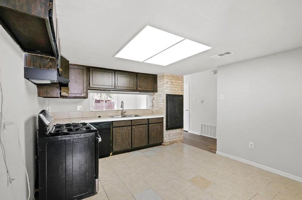 7606 Riptide Dr, Houston, TX 77072